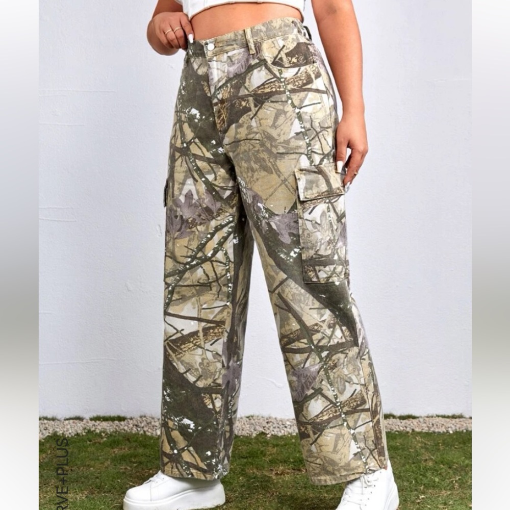 NWT Hunting Camo Cargo Jeans